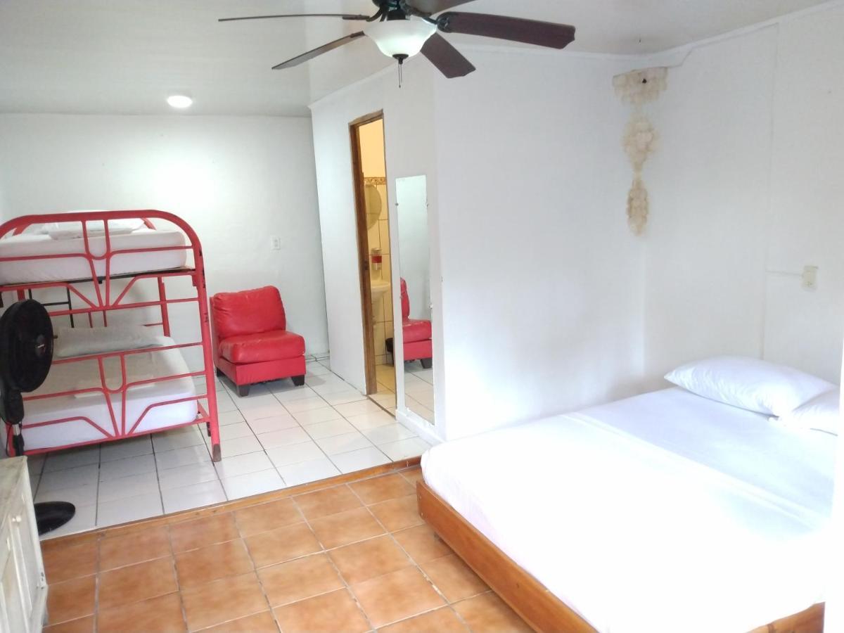Buena Nota Hostel Jaco Exterior photo