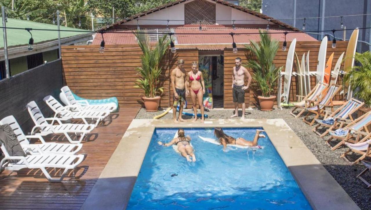 Buena Nota Hostel Jaco Exterior photo